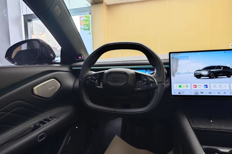 Used Lynk & Co 10 EM-P 2025 Model 240 Four-Wheel Drive Ultra Steering Wheel