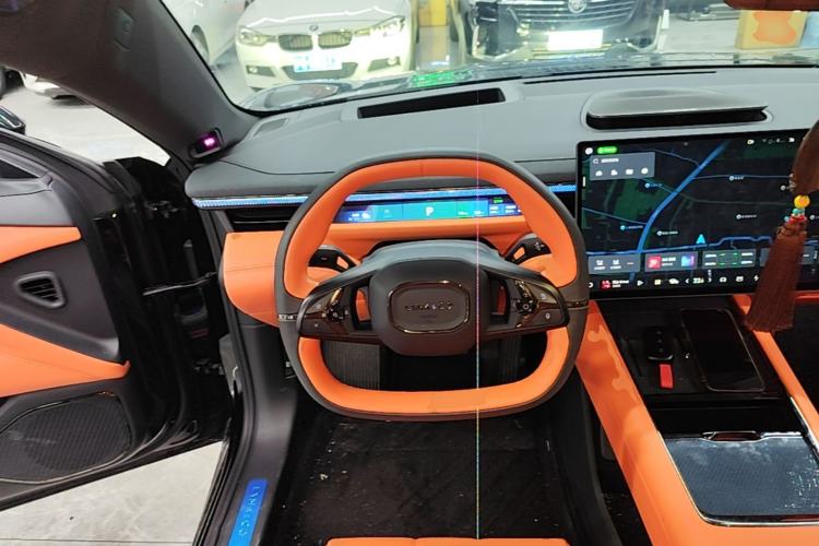 Used Lynk & Co 10 EM-P 2025 Facelifted Model 240 All-Wheel Drive Ultra Steering Wheel
