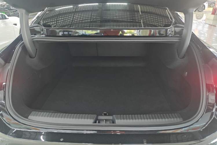Used Lynk & Co 10 EM-P 2025 Facelifted Model 240 All-Wheel Drive Ultra Trunk