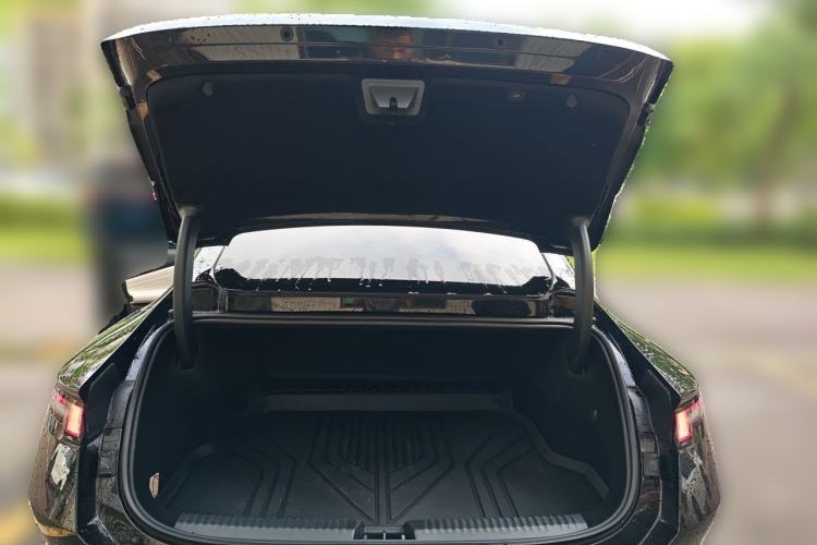 Used Lynk & Co 10 EM-P 2025 Model 240 Four-Wheel Drive Ultra Trunk