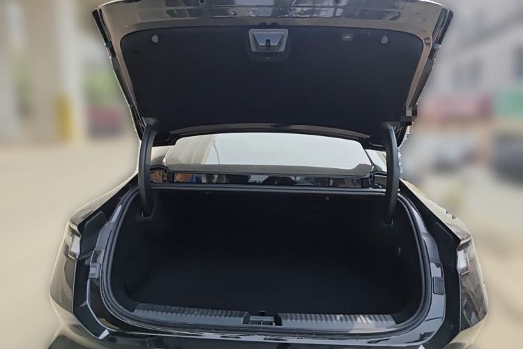 Used Lynk & Co 10 EM-P 2025 Model 240 Four-Wheel Drive Ultra Trunk