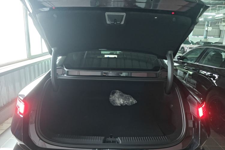 Used Lynk & Co 10 EM-P 2025 Model 240 All-Wheel Drive Ultra—Sport Edition Trunk
