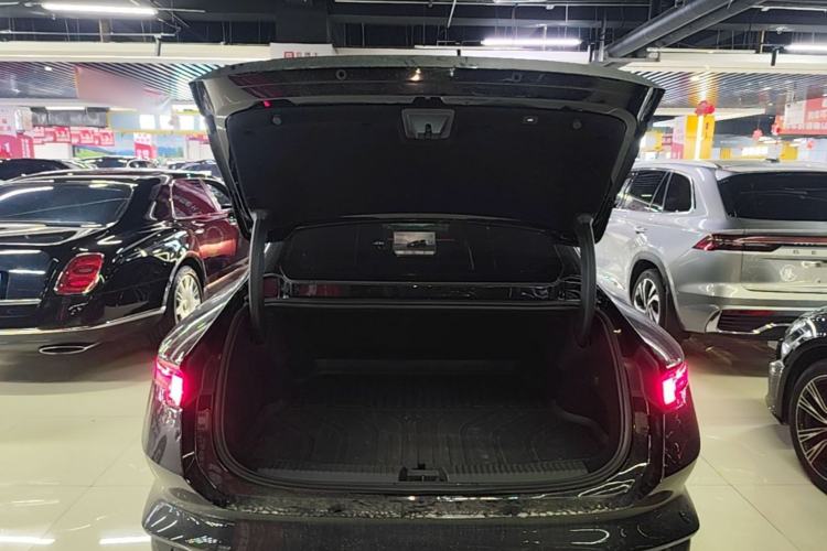 Used Lynk & Co 10 EM-P 2025 Facelifted Model 120 All-Wheel Drive Ultra Trunk