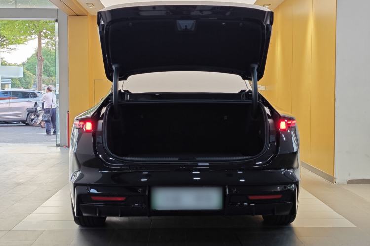 Used Lynk & Co 10 EM-P 2025 Model 240 Four-Wheel Drive Ultra Trunk