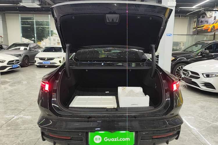 Used Lynk & Co 10 EM-P 2025 Facelifted Model 240 All-Wheel Drive Ultra Trunk