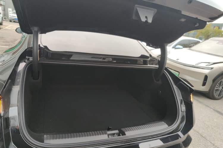 Used Lynk & Co 10 EM-P 2025 Model 120 Four-Wheel Drive Ultra Trunk