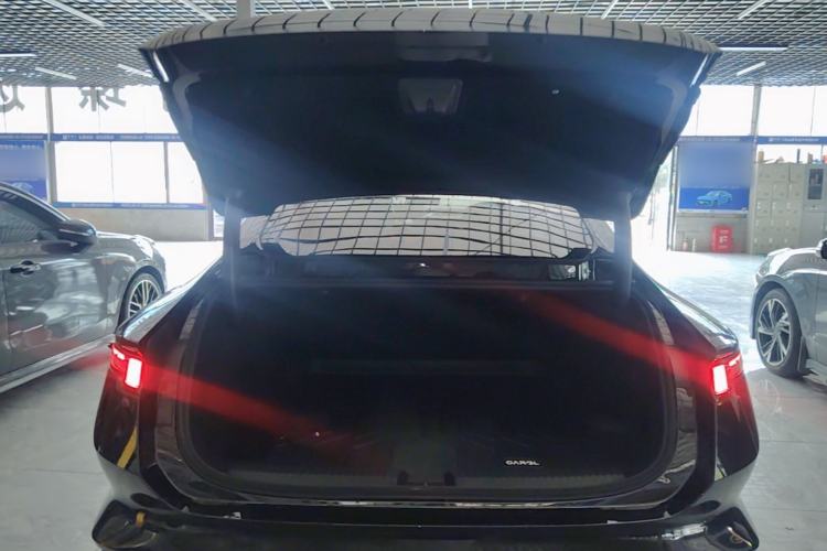 Used Lynk & Co 10 EM-P 2025 Model 240 Four-Wheel Drive Ultra Trunk