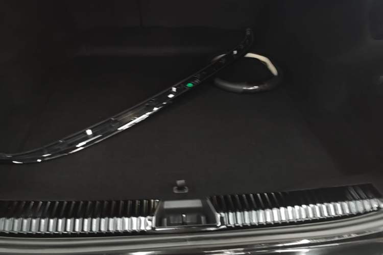 Used Lynk & Co 10 EM-P 2025 Model 240 All-Wheel Drive Ultra—Sport Edition Trunk