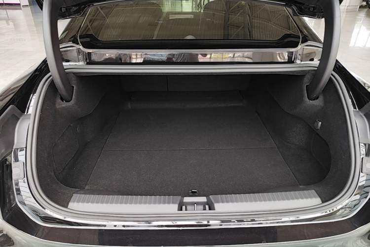 Used Lynk & Co 10 EM-P 2025 Model 240 Four-Wheel Drive Ultra Trunk