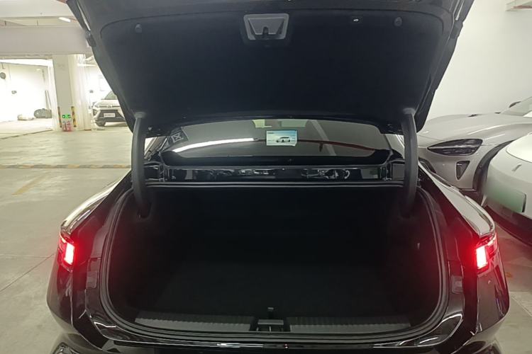 Used Lynk & Co 10 EM-P 2025 Facelifted Model 120 All-Wheel Drive Ultra Trunk