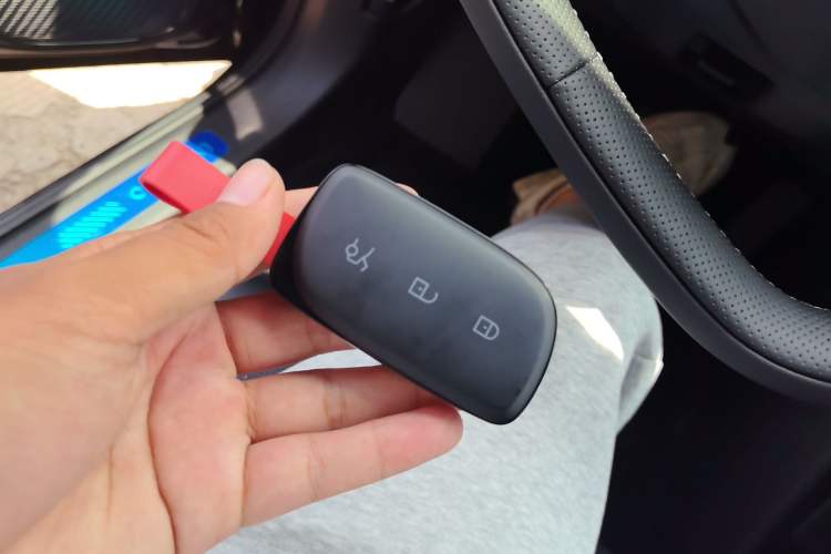 Used Lynk & Co 10 EM-P 2025 Facelifted Model 240 All-Wheel Drive Ultra Vehicle Key