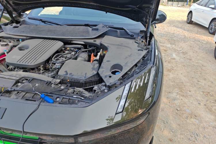 Used Lynk & Co 10 EM-P 2025 Facelifted Model 240 All-Wheel Drive Ultra—Sport Edition Engine Bay Left