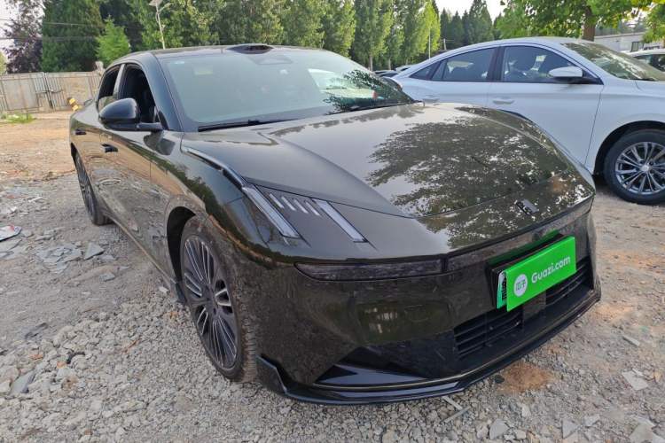 Used Lynk & Co 10 EM-P 2025 Facelifted Model 240 All-Wheel Drive Ultra—Sport Edition Front Right 45 Deg