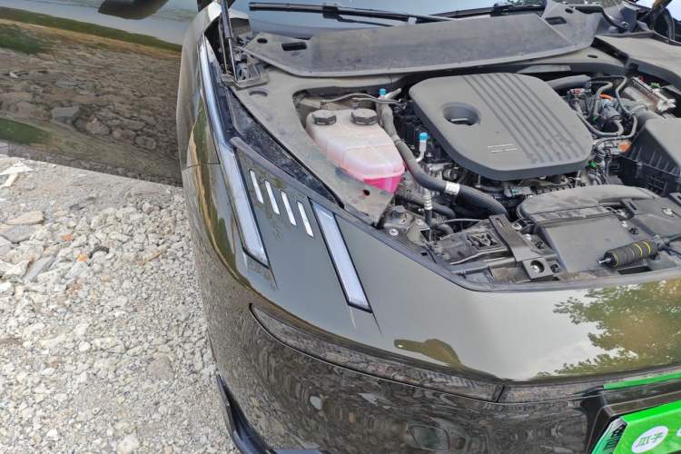 Used Lynk & Co 10 EM-P 2025 Facelifted Model 240 All-Wheel Drive Ultra—Sport Edition Right Front Headlight