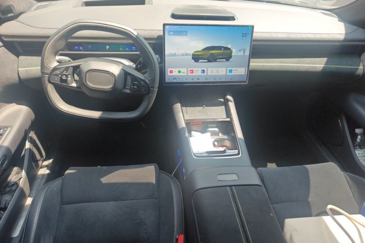 Used Lynk & Co 10 EM-P 2025 Model 240 All-Wheel Drive Ultra—Sport Edition Center Console