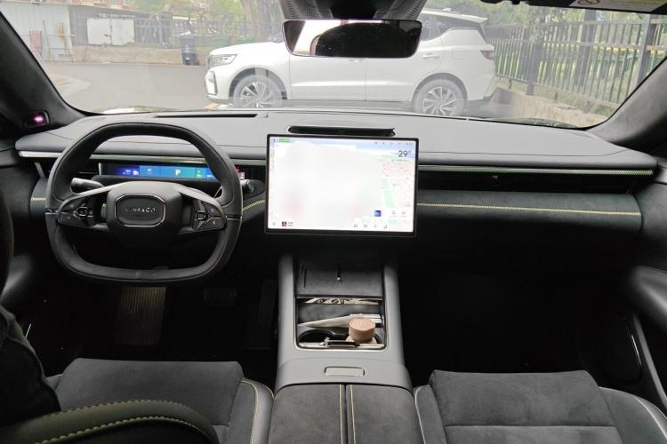 Used Lynk & Co 10 EM-P 2025 Model 240 All-Wheel Drive Ultra—Sport Edition Center Console
