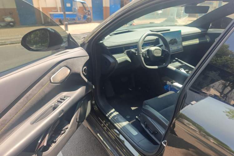 Used Lynk & Co 10 EM-P 2025 Model 240 All-Wheel Drive Ultra—Sport Edition Driver Seat