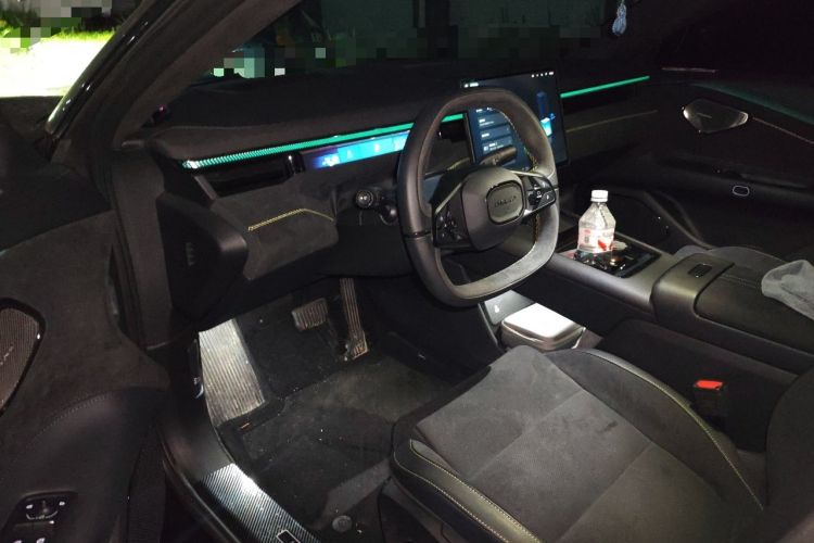 Used Lynk & Co 10 EM-P 2025 Model 240 All-Wheel Drive Ultra—Sport Edition Driver Seat