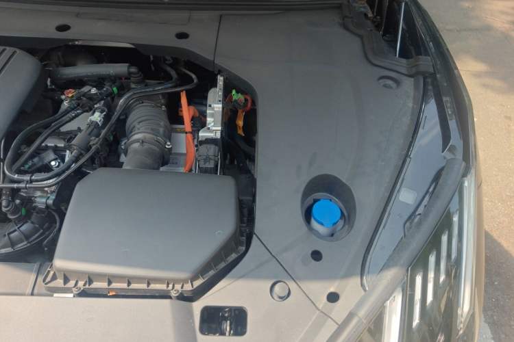 Used Lynk & Co 10 EM-P 2025 Model 240 All-Wheel Drive Ultra—Sport Edition Engine Bay Left