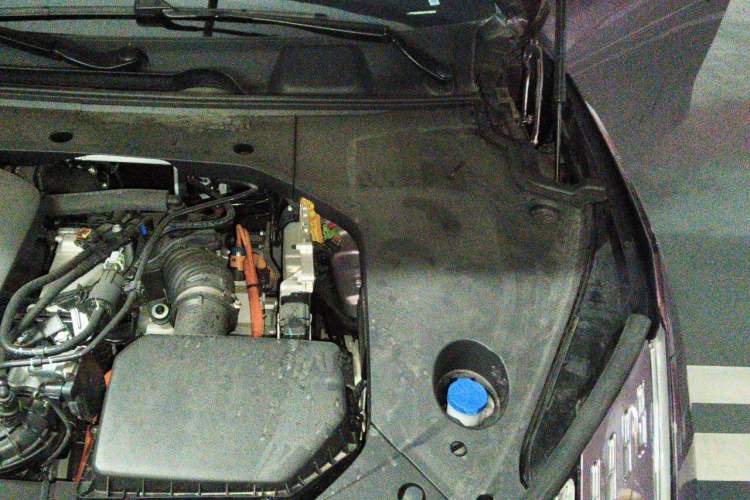 Used Lynk & Co 10 EM-P 2025 Model 240 Four-Wheel Drive Ultra Engine Bay Left