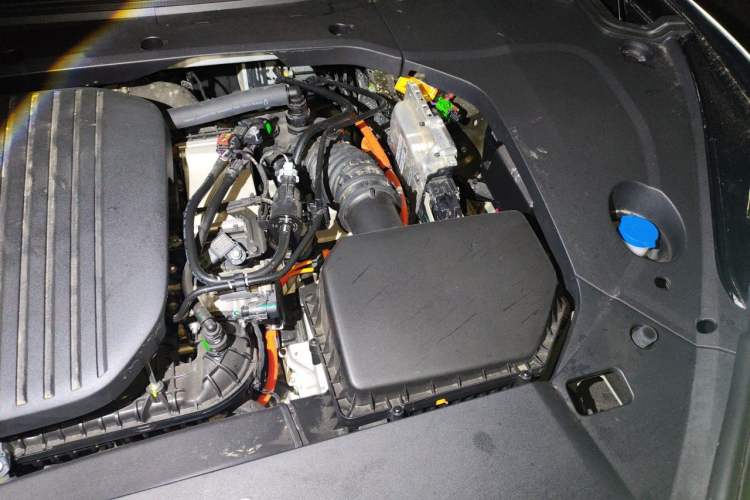 Used Lynk & Co 10 EM-P 2025 Model 240 All-Wheel Drive Ultra—Sport Edition Engine Bay Left