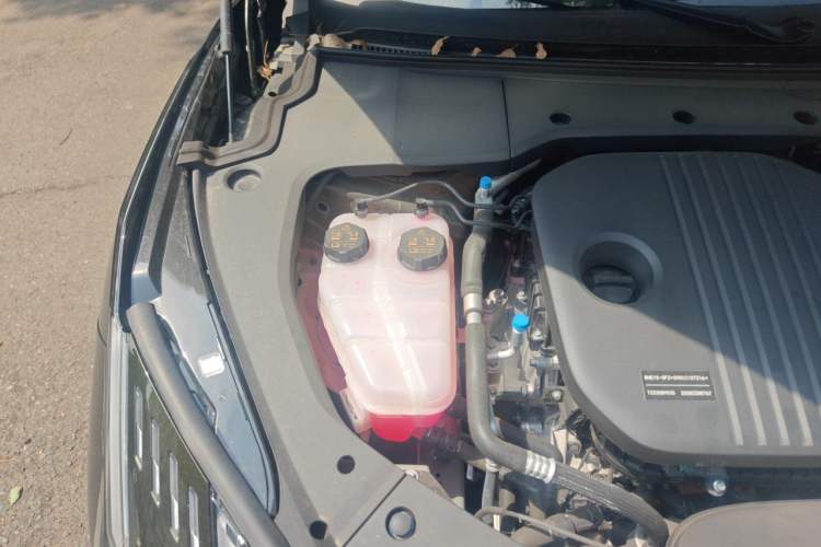 Used Lynk & Co 10 EM-P 2025 Model 240 All-Wheel Drive Ultra—Sport Edition Engine Bay Right