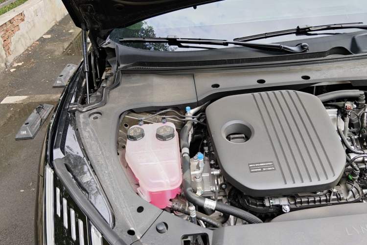 Used Lynk & Co 10 EM-P 2025 Model 240 All-Wheel Drive Ultra—Sport Edition Engine Bay Right