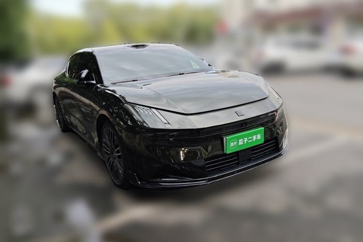 Used Lynk & Co 10 EM-P 2025 Model 240 All-Wheel Drive Ultra—Sport Edition Front Right 45 Deg