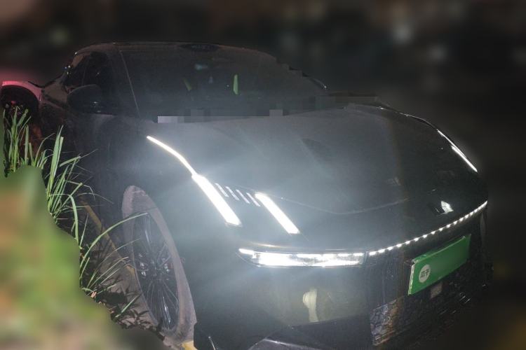 Used Lynk & Co 10 EM-P 2025 Model 240 All-Wheel Drive Ultra—Sport Edition Front Right 45 Deg