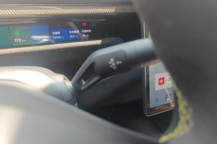 Used Lynk & Co 10 EM-P 2025 Model 240 All-Wheel Drive Ultra—Sport Edition Gear Lever