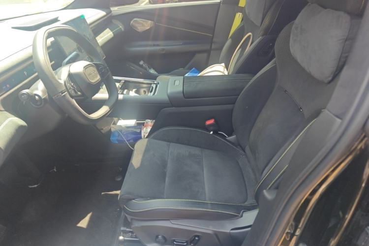 Used Lynk & Co 10 EM-P 2025 Model 240 All-Wheel Drive Ultra—Sport Edition Left Front Seat