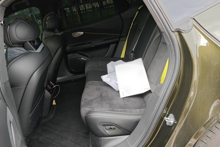 Used Lynk & Co 10 EM-P 2025 Model 240 All-Wheel Drive Ultra—Sport Edition Left Rear Seat