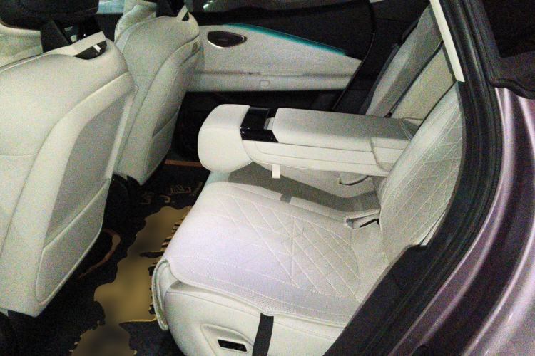 Used Lynk & Co 10 EM-P 2025 Model 240 Four-Wheel Drive Ultra Left Rear Seat