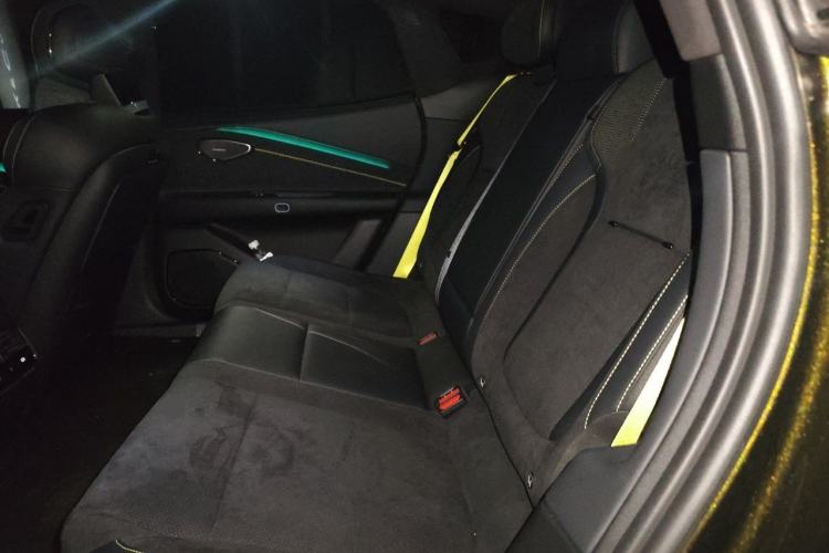 Used Lynk & Co 10 EM-P 2025 Model 240 All-Wheel Drive Ultra—Sport Edition Left Rear Seat
