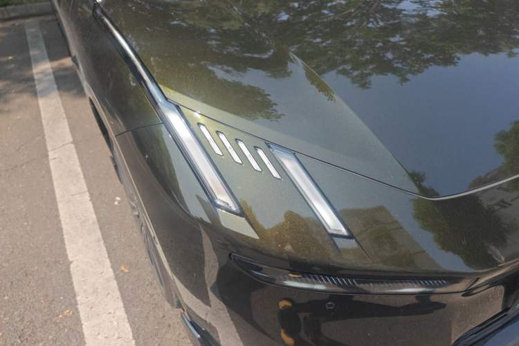 Used Lynk & Co 10 EM-P 2025 Model 240 All-Wheel Drive Ultra—Sport Edition Right Front Headlight
