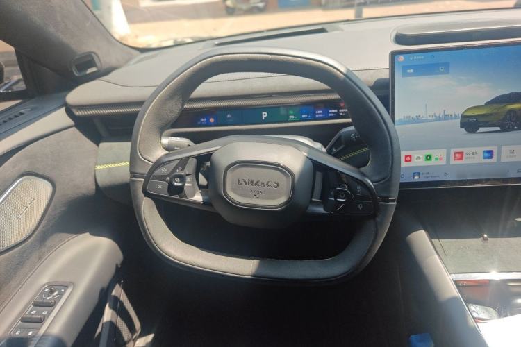 Used Lynk & Co 10 EM-P 2025 Model 240 All-Wheel Drive Ultra—Sport Edition Steering Wheel