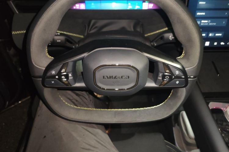 Used Lynk & Co 10 EM-P 2025 Model 240 All-Wheel Drive Ultra—Sport Edition Steering Wheel