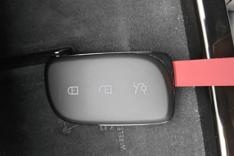 Used Lynk & Co 10 EM-P 2025 Model 240 All-Wheel Drive Ultra—Sport Edition Vehicle Key