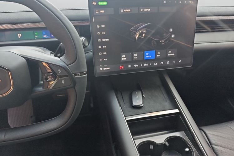 Used Lynk & Co 10 EM-P 2025 Facelifted Model 240 All-Wheel Drive Ultra Center Console
