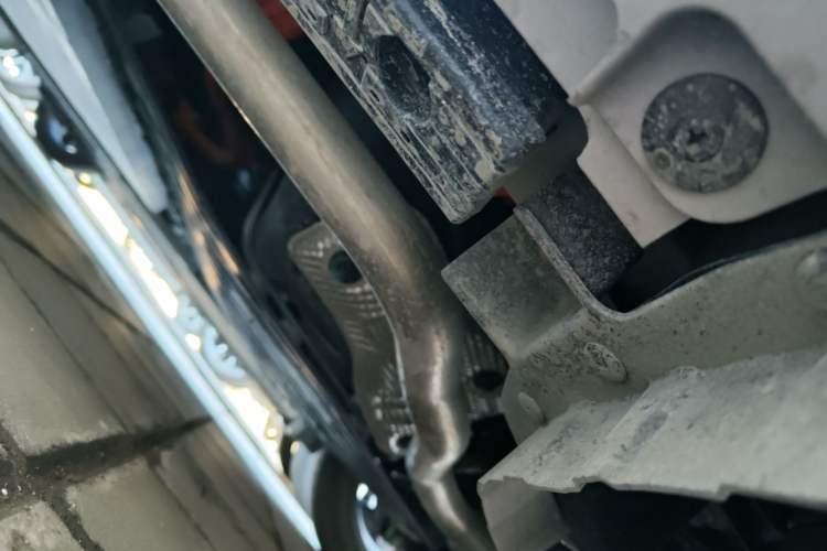 Used Lynk & Co 10 EM-P 2025 Model 240 Four-Wheel Drive Ultra Chassis Rear Left