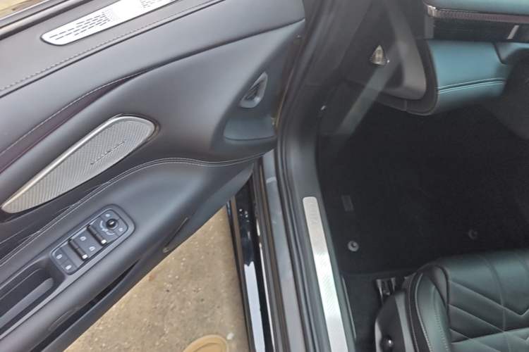 Used Lynk & Co 10 EM-P 2025 Facelifted Model 240 All-Wheel Drive Ultra Driver Seat