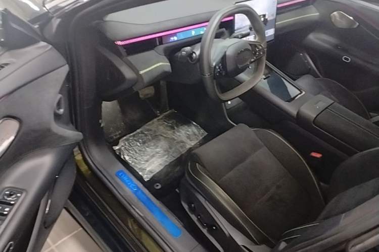 Used Lynk & Co 10 EM-P 2025 Model 240 All-Wheel Drive Ultra—Sport Edition Driver Seat