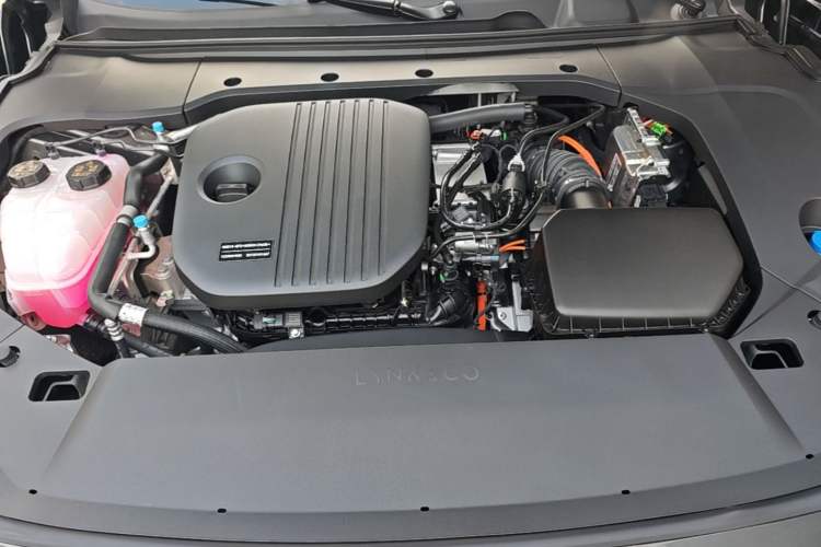 Used Lynk & Co 10 EM-P 2025 Facelifted Model 240 All-Wheel Drive Ultra Engine Bay
