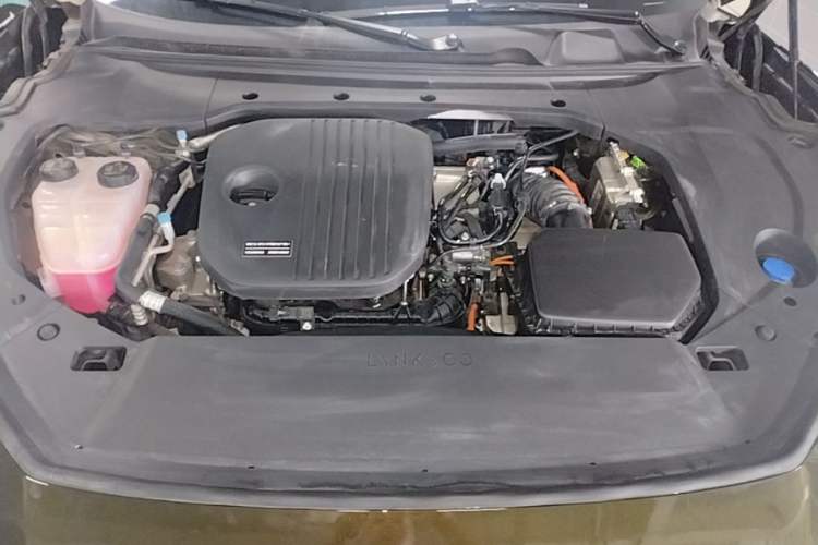 Used Lynk & Co 10 EM-P 2025 Model 240 All-Wheel Drive Ultra—Sport Edition Engine Bay