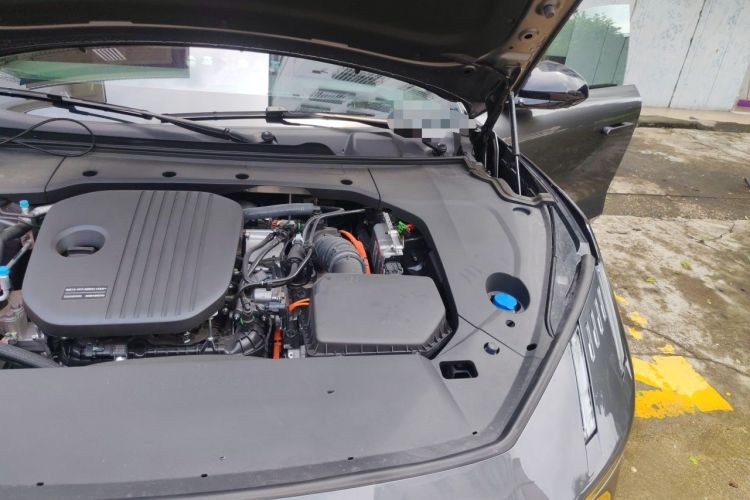 Used Lynk & Co 10 EM-P 2025 Model 240 Four-Wheel Drive Ultra Engine Bay Left
