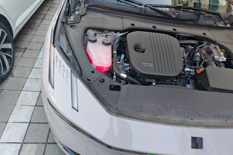 Used Lynk & Co 10 EM-P 2025 Model 240 Four-Wheel Drive Ultra Engine Bay Right