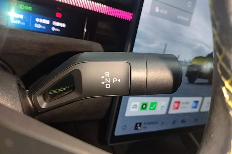 Used Lynk & Co 10 EM-P 2025 Model 240 All-Wheel Drive Ultra—Sport Edition Gear Lever
