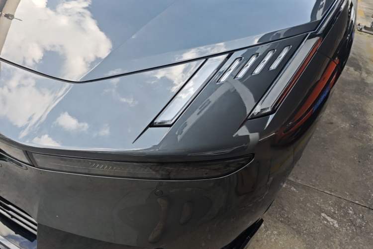 Used Lynk & Co 10 EM-P 2025 Facelifted Model 240 All-Wheel Drive Ultra Left Front Headlight