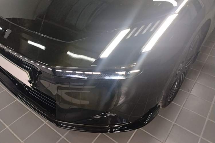 Used Lynk & Co 10 EM-P 2025 Model 240 All-Wheel Drive Ultra—Sport Edition Left Front Headlight