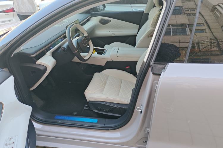 Used Lynk & Co 10 EM-P 2025 Model 240 Four-Wheel Drive Ultra Left Front Seat